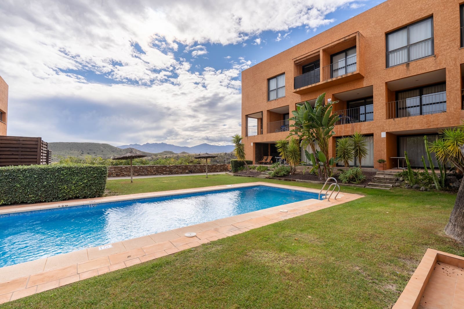 2 bedroom Apartment for sale in Almeria city with pool - € 175,000 (Ref: 9409385)