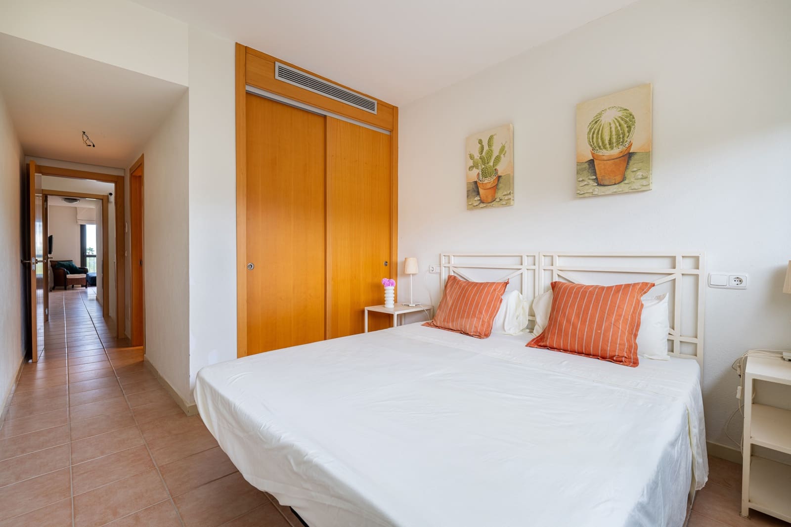 2 bedroom Apartment for sale in Almeria city with pool - € 175,000 (Ref: 9409385)