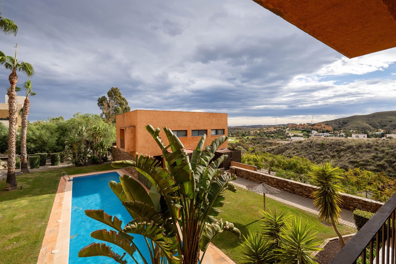 2 bedroom Apartment for sale in Almeria city with pool - € 175,000 (Ref: 9409385)