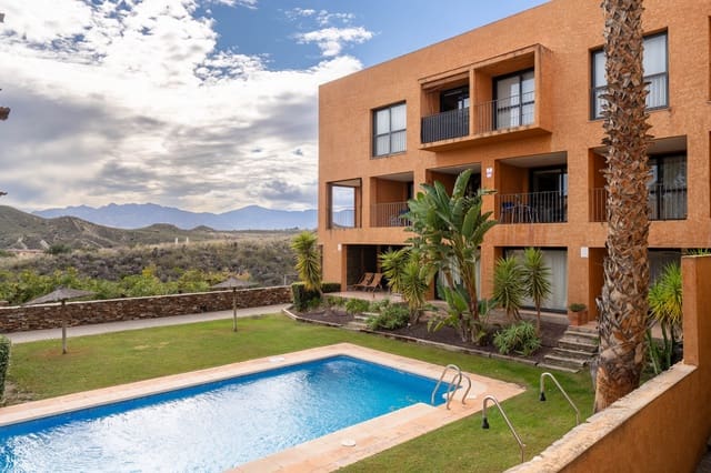 2 soveværelse Lejlighed til salg i Almería by med swimmingpool - € 175.000 (Ref: 9409385)