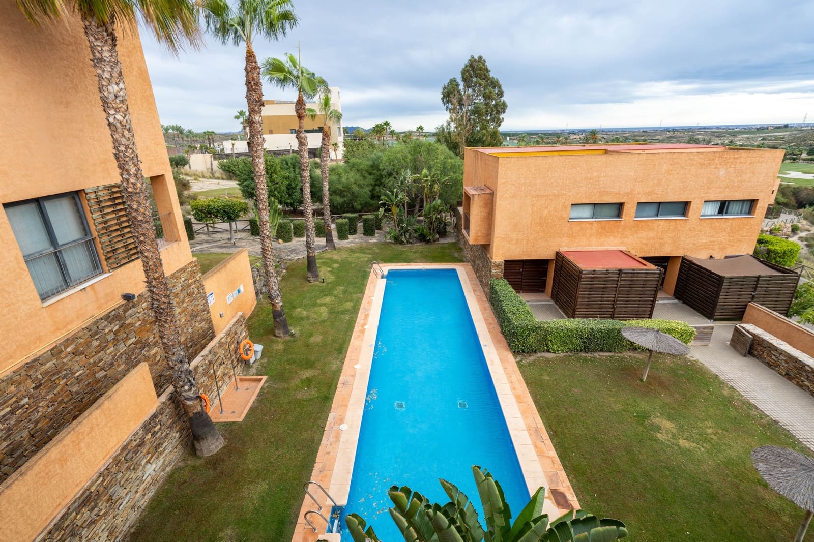 2 bedroom Apartment for sale in Almeria city with pool - € 175,000 (Ref: 9409385)