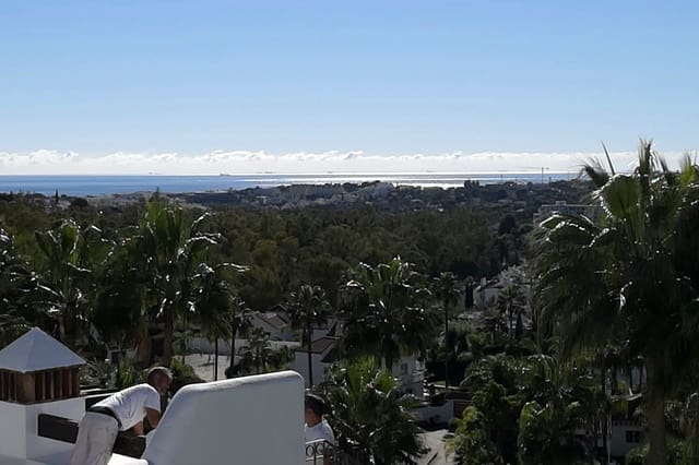 2 soveværelse Penthouse til salg i Los Naranjos, Marbella med swimmingpool - € 995.000 (Ref: 9411325)