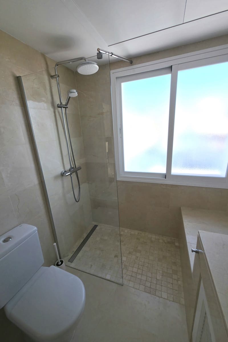 2 soverom Penthouse til salgs i Marbella med svømmebasseng - € 995 000 (Ref: 9411325)