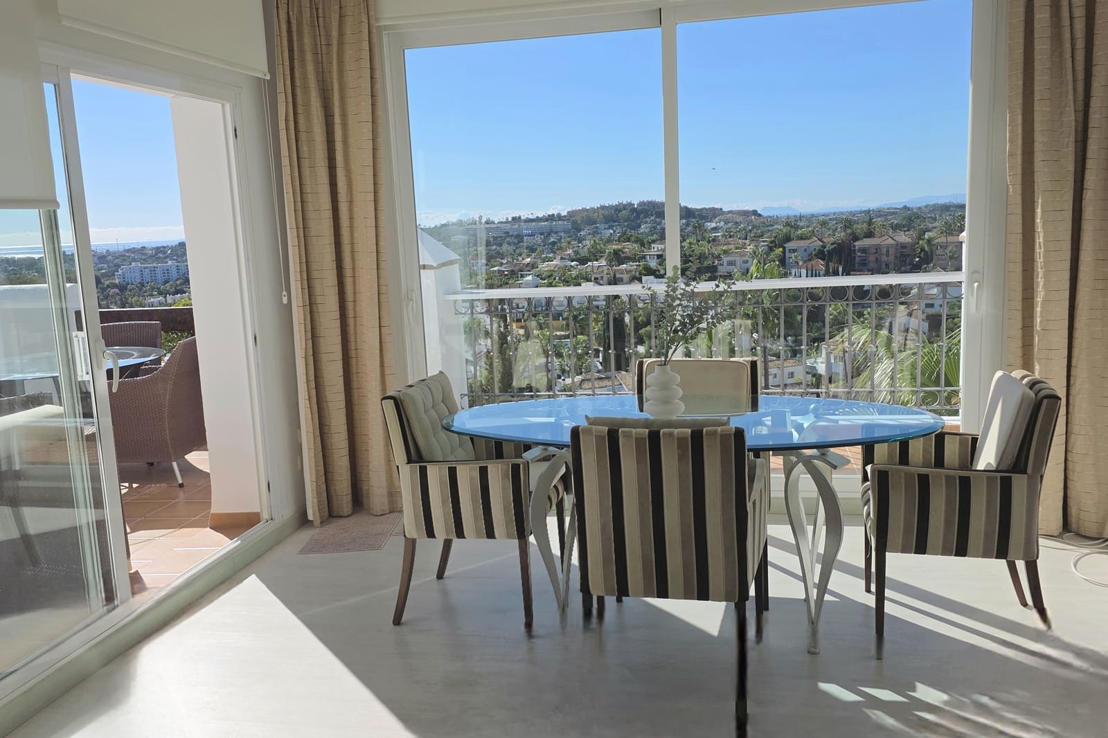 2 soverom Penthouse til salgs i Marbella med svømmebasseng - € 995 000 (Ref: 9411325)