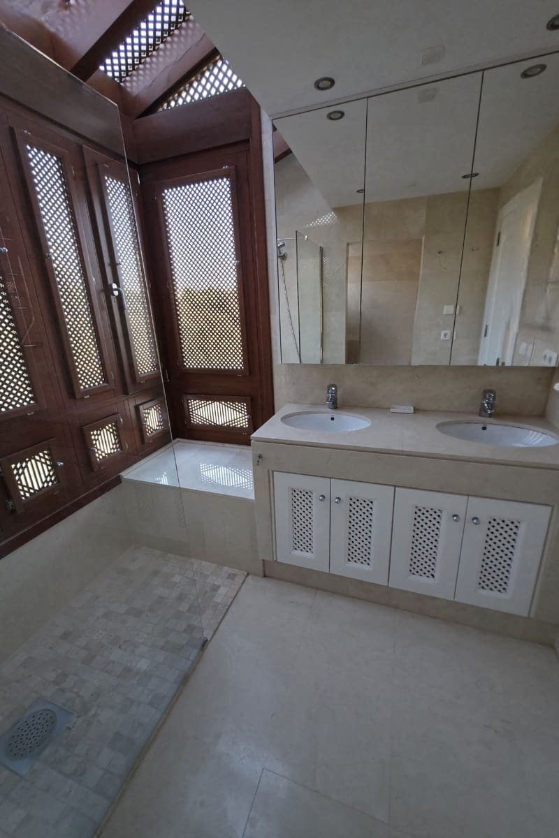 2 soverom Penthouse til salgs i Marbella med svømmebasseng - € 995 000 (Ref: 9411325)