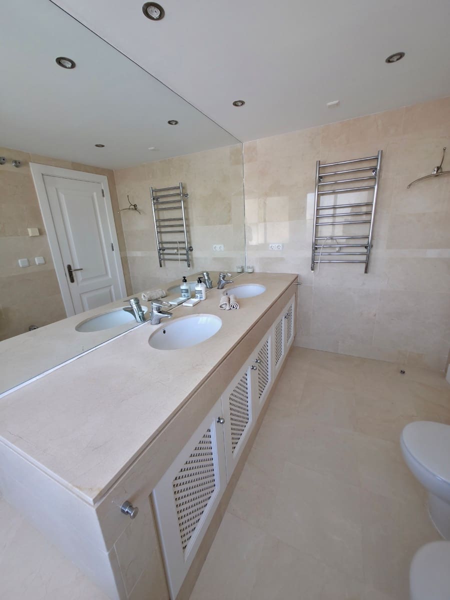 2 soverom Penthouse til salgs i Marbella med svømmebasseng - € 995 000 (Ref: 9411325)