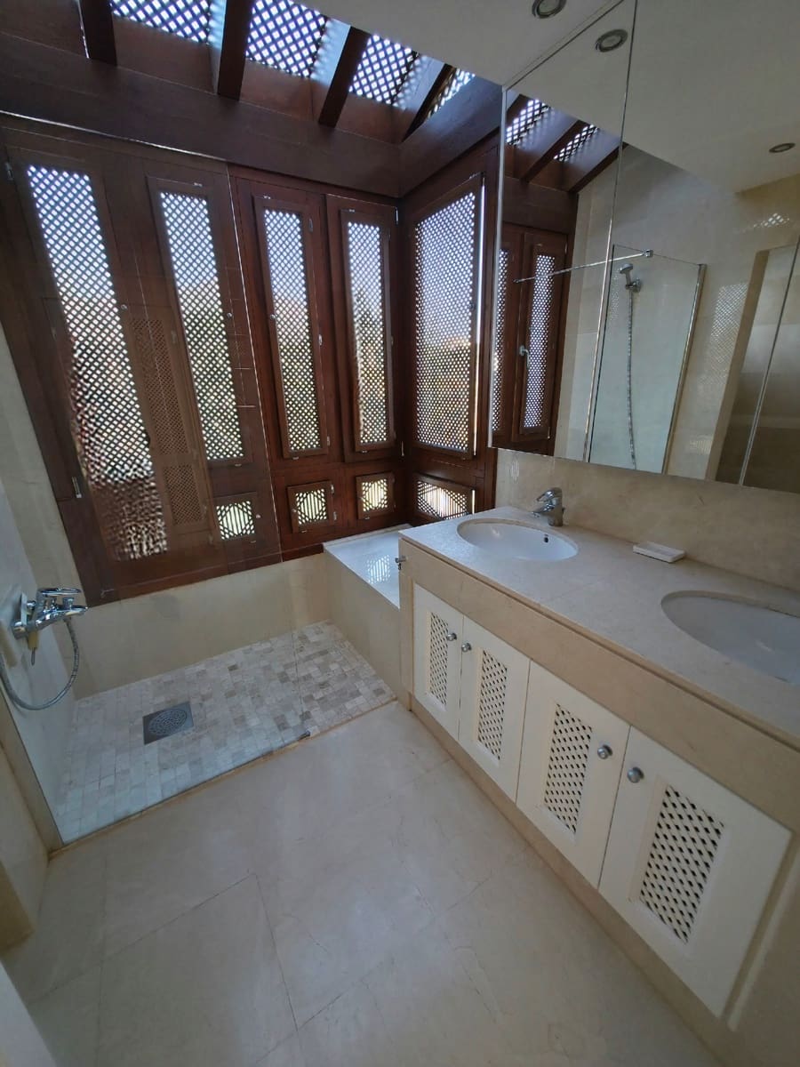 2 soverom Penthouse til salgs i Marbella med svømmebasseng - € 995 000 (Ref: 9411325)