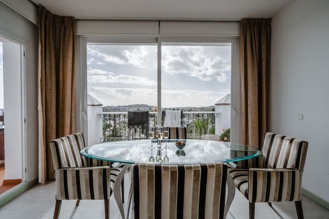 2 soveværelse Penthouse til salg i Los Naranjos, Marbella med swimmingpool - € 895.000 (Ref: 9411325)