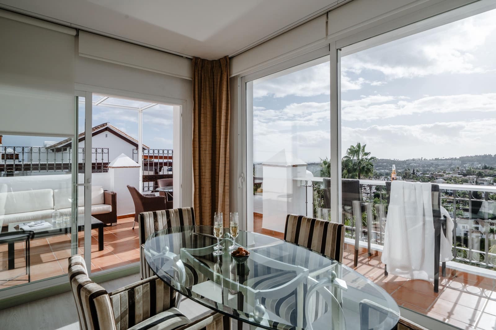 2 sovrum Takvåning till salu i Marbella med pool - 895 000 € (Ref: 9411325)