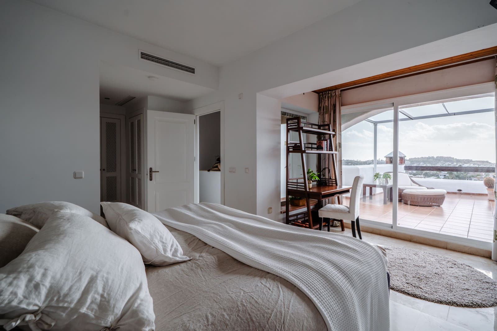 2 sovrum Takvåning till salu i Marbella med pool - 895 000 € (Ref: 9411325)