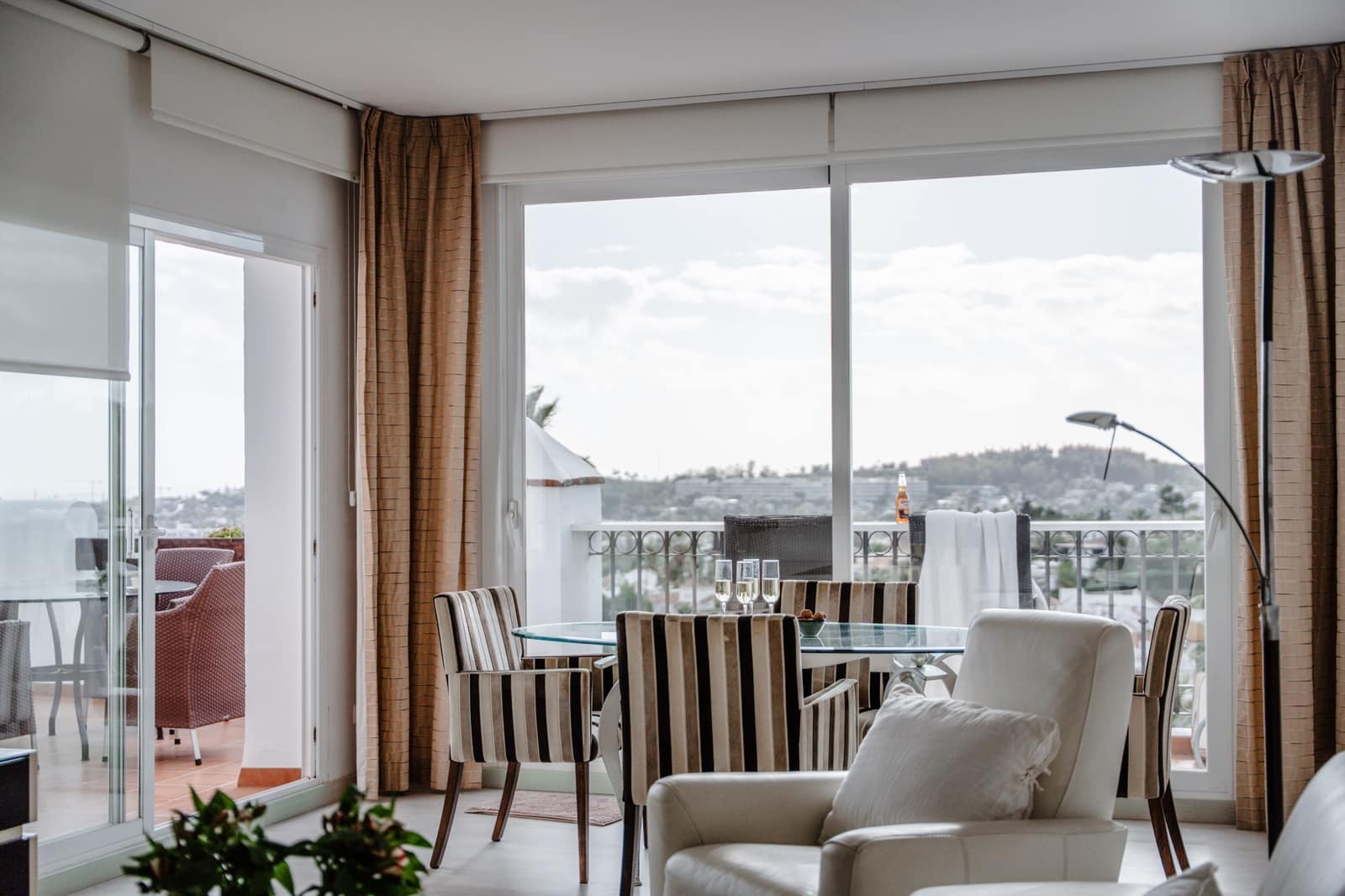 2 sovrum Takvåning till salu i Marbella med pool - 895 000 € (Ref: 9411325)