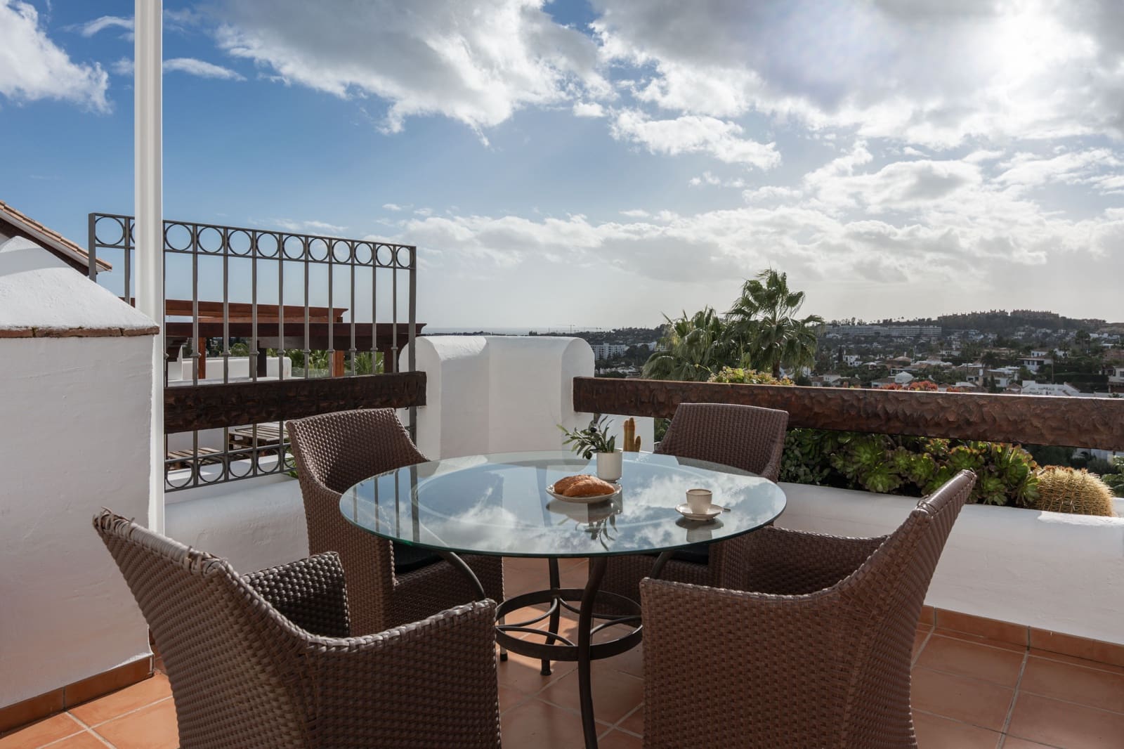 2 sovrum Takvåning till salu i Marbella med pool - 895 000 € (Ref: 9411325)