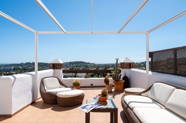 2 soveværelse Lejlighed til salg i Los Naranjos, Marbella med swimmingpool - € 895.000 (Ref: 9411325)