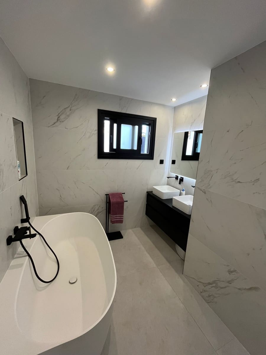 5 bedroom Villa for sale in Mijas Costa with pool - € 1,099,000 (Ref: 9412942)