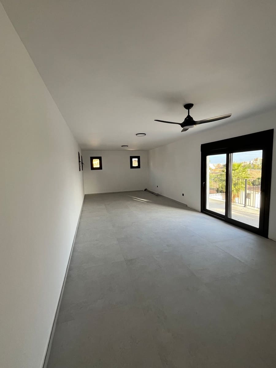 5 bedroom Villa for sale in Mijas Costa with pool - € 1,099,000 (Ref: 9412942)