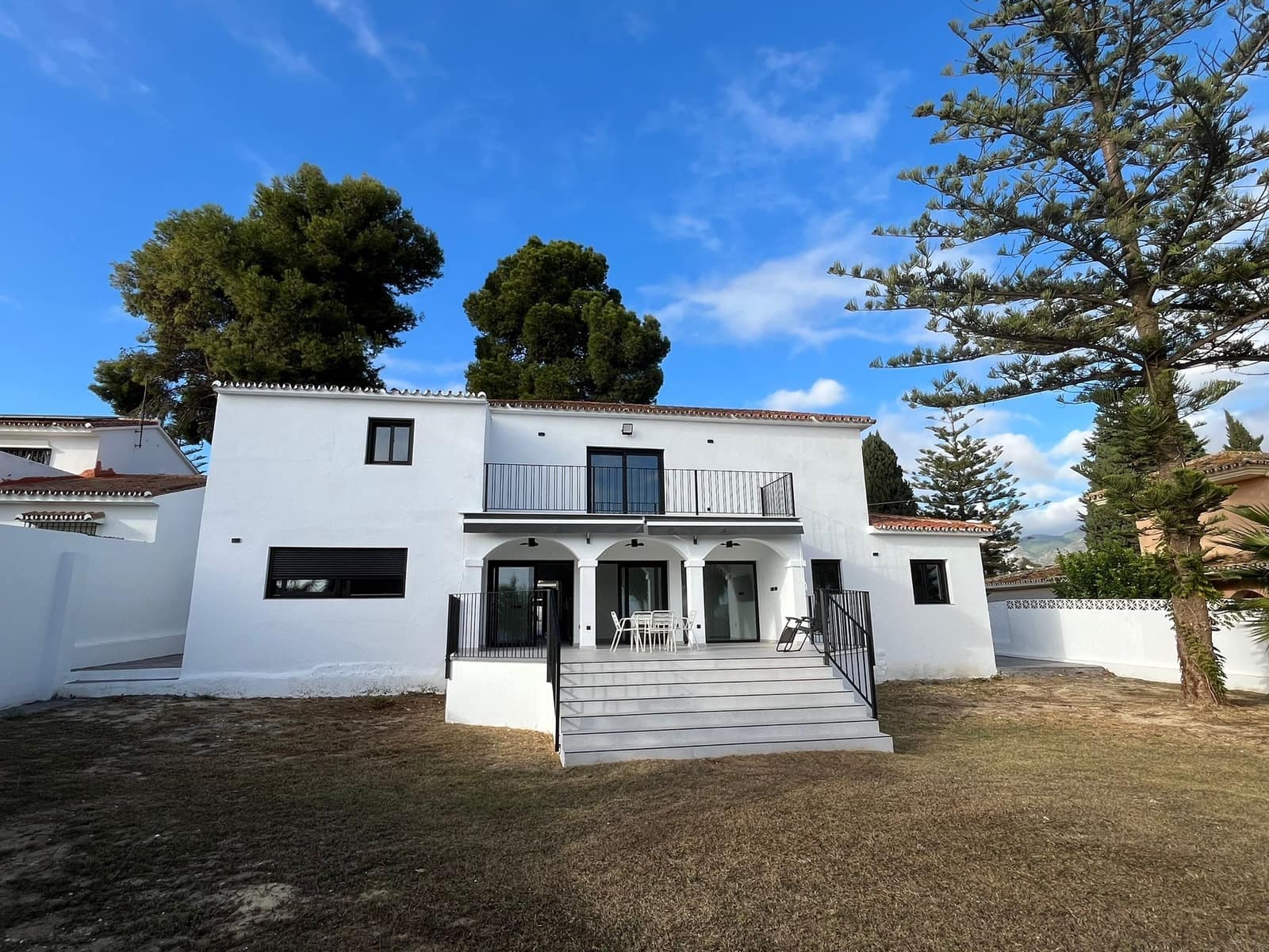 5 bedroom Villa for sale in Mijas Costa with pool - € 1,099,000 (Ref: 9412942)