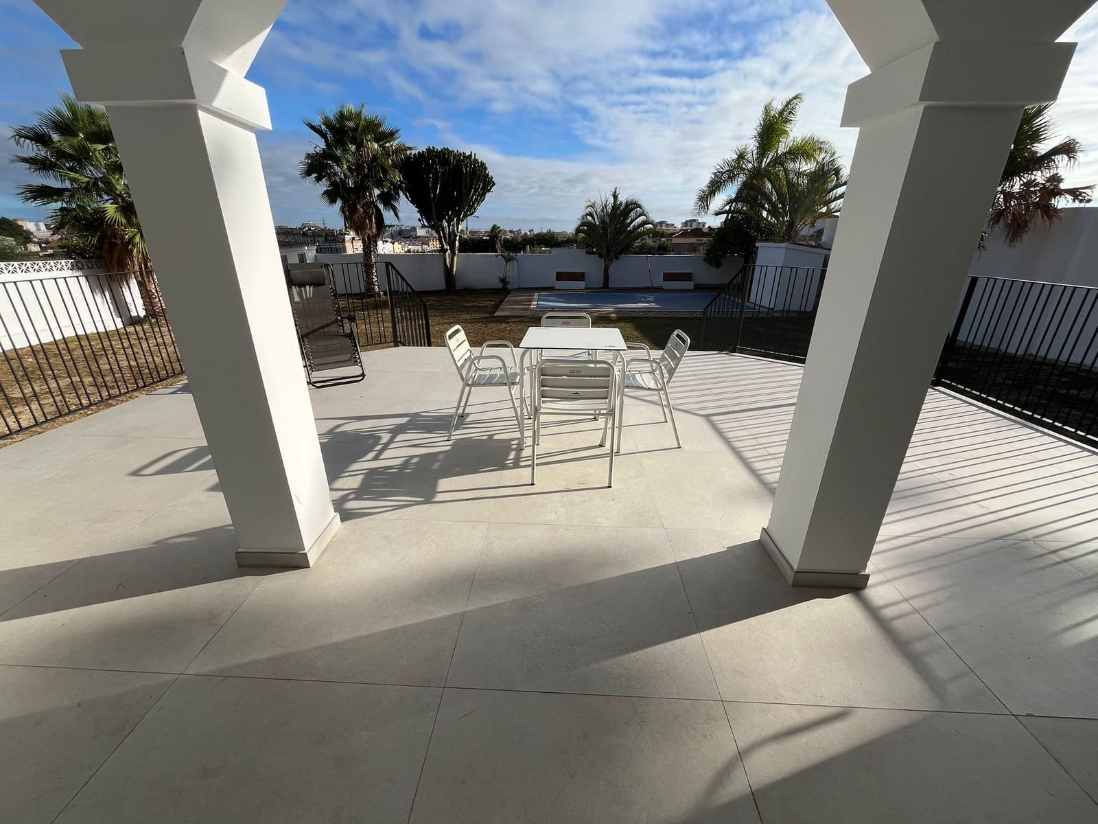 5 bedroom Villa for sale in Mijas Costa with pool - € 1,099,000 (Ref: 9412942)