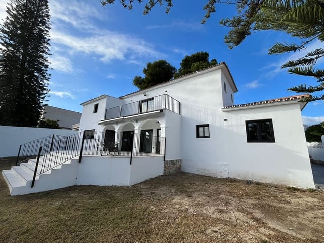 5 bedroom Villa for sale in Mijas Costa, Mijas with pool - € 1,099,000 (Ref: 9412942)
