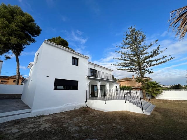 5 bedroom Villa for sale in Mijas Costa, Mijas with pool - € 1,099,000 (Ref: 9412942)