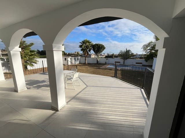 5 bedroom Villa for sale in Mijas Costa, Mijas with pool - € 1,099,000 (Ref: 9412942)