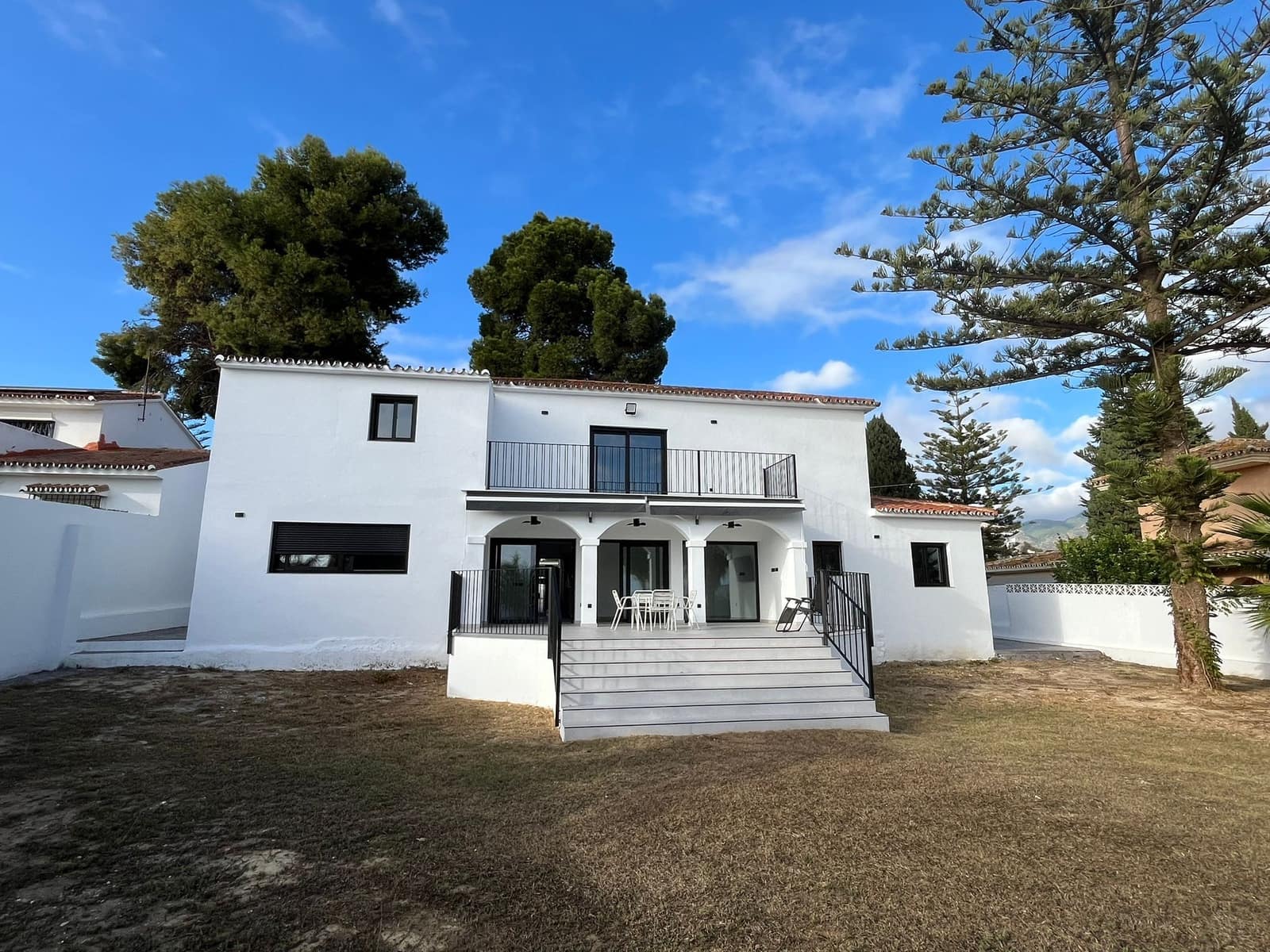 5 bedroom Villa for sale in Mijas Costa with pool - € 1,099,000 (Ref: 9412942)