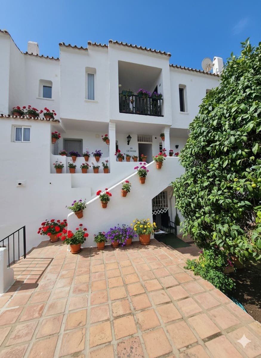 3 makuuhuone Kattohuoneisto myytävänä paikassa Benahavis mukana uima-altaan - 399 000 € (Ref: 9417739)