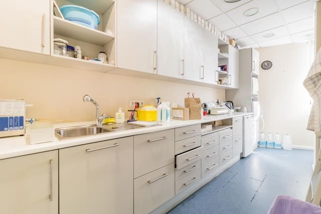 10 soverom Kommersiell til salgs i Marbella - € 1 650 000 (Ref: 9426216)