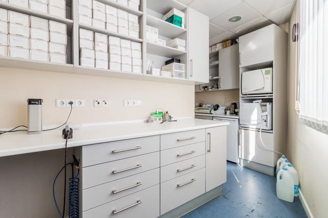 10 soverom Kommersiell til salgs i Marbella - € 1 650 000 (Ref: 9426216)