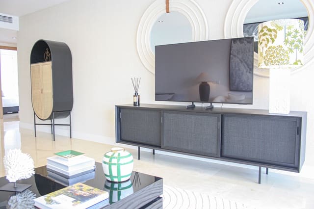 2 bedroom Apartment for sale in La Carolina - Guadalpín, Marbella with pool - € 1,350,000 (Ref: 9426217)