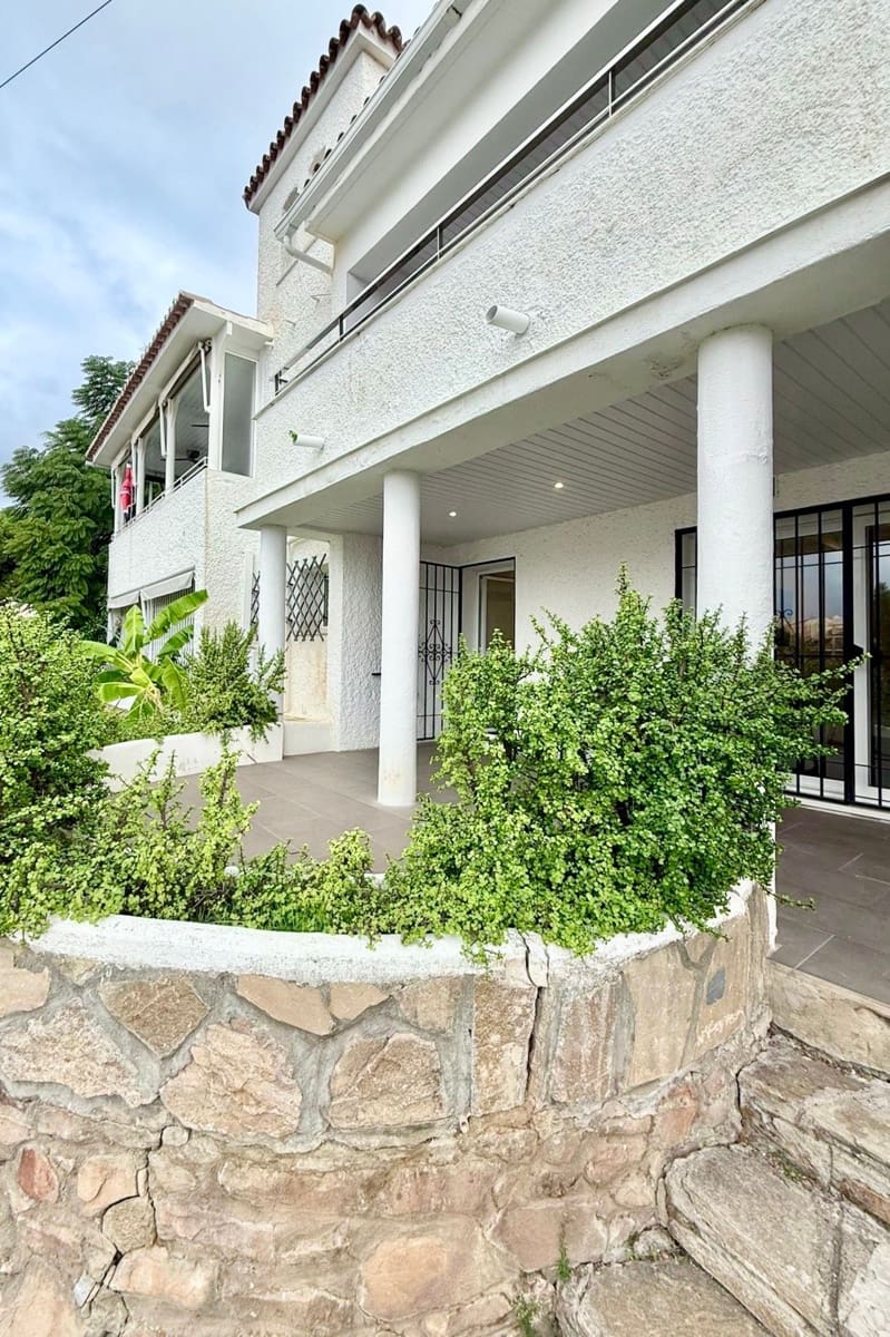 4 bedroom Townhouse for sale in Fuengirola with pool - € 549,000 (Ref: 9432017)