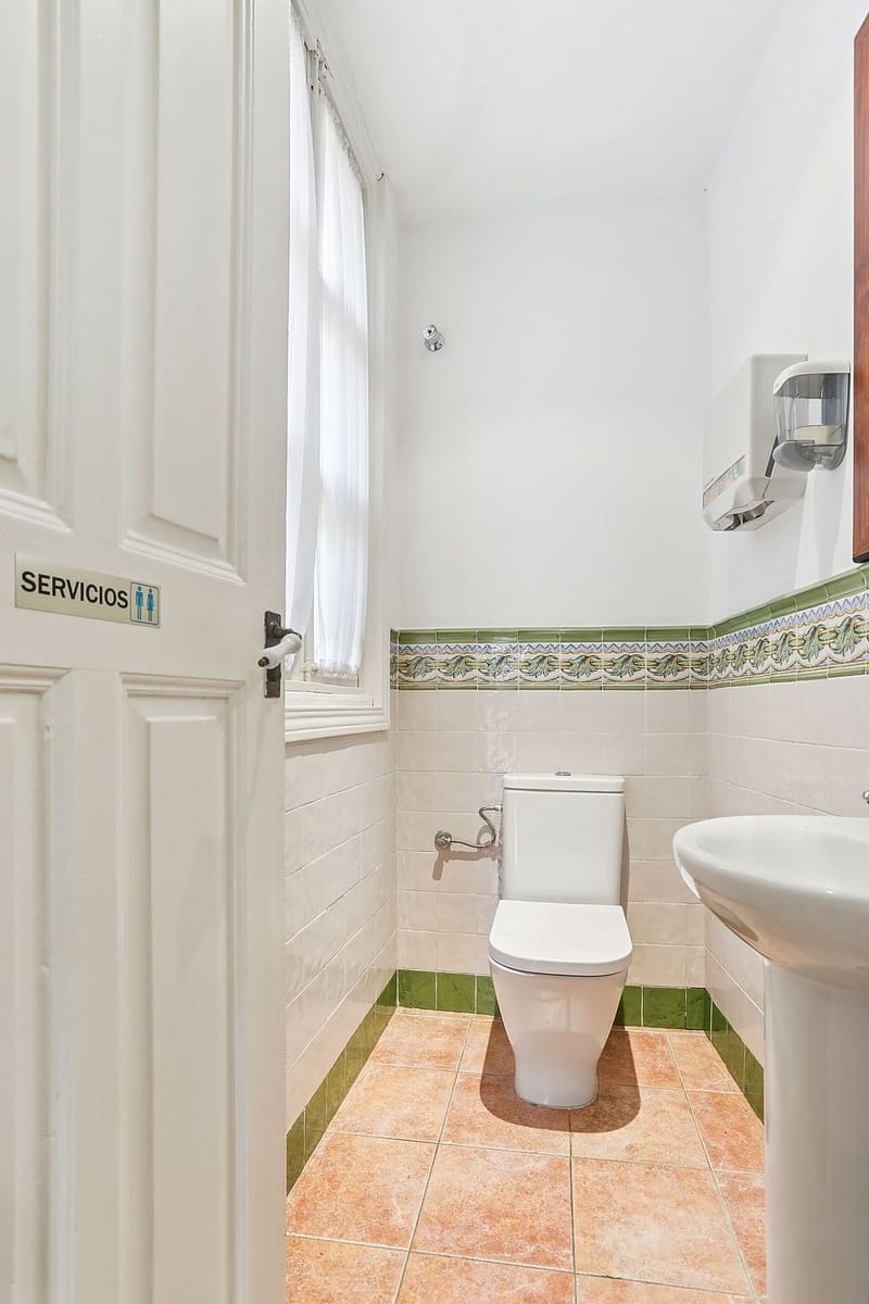 6 soveværelse Kontor til salg i Malaga by - € 1.600.000 (Ref: 9432718)