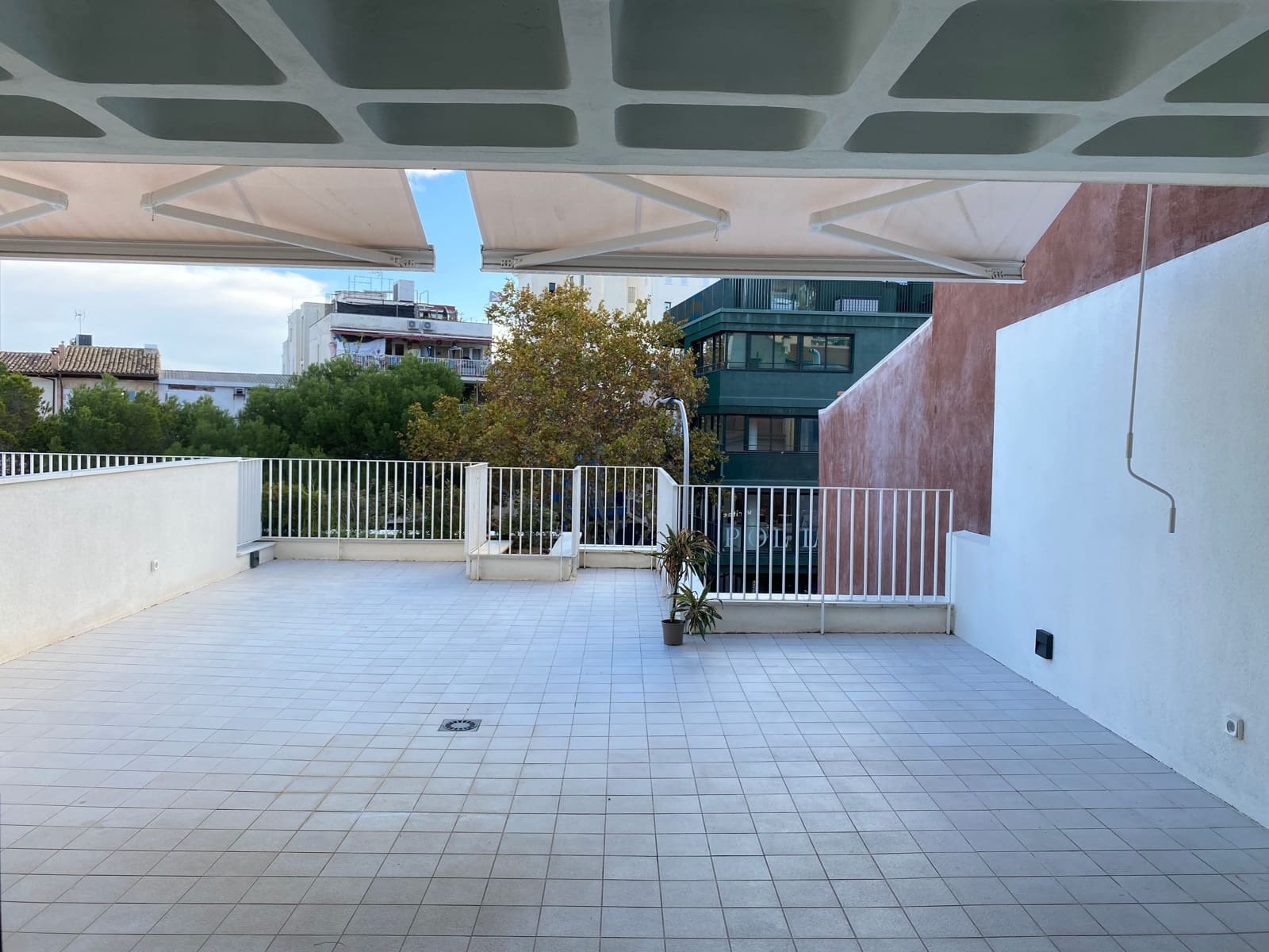 2 soverom Leilighet til leie i Palma de Mallorca med svømmebasseng - € 2 700 (Ref: 9434937)