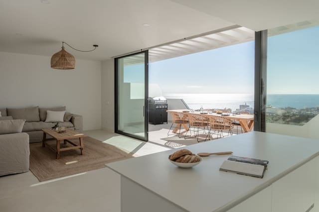 2 makuuhuone Kattohuoneisto myytävänä paikassa Las Gaviotas  - Carvajal, Fuengirola mukana uima-altaan - 850 000 € (Ref: 9436474)