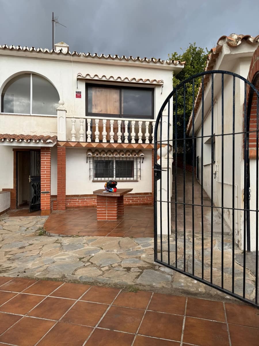3 slaapkamer Villa te koop in Fuengirola met zwembad - € 590.000 (Ref: 9438816)
