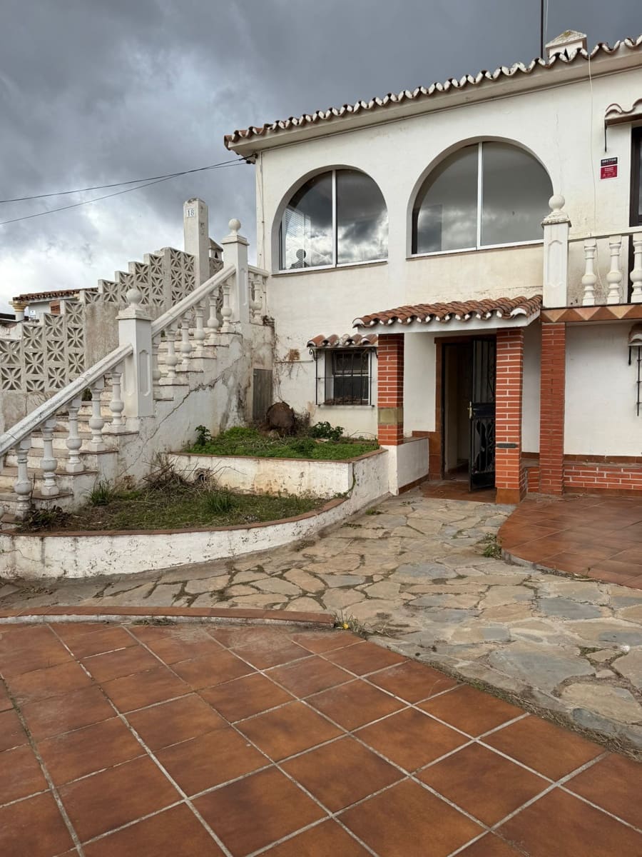3 slaapkamer Villa te koop in Fuengirola met zwembad - € 590.000 (Ref: 9438816)