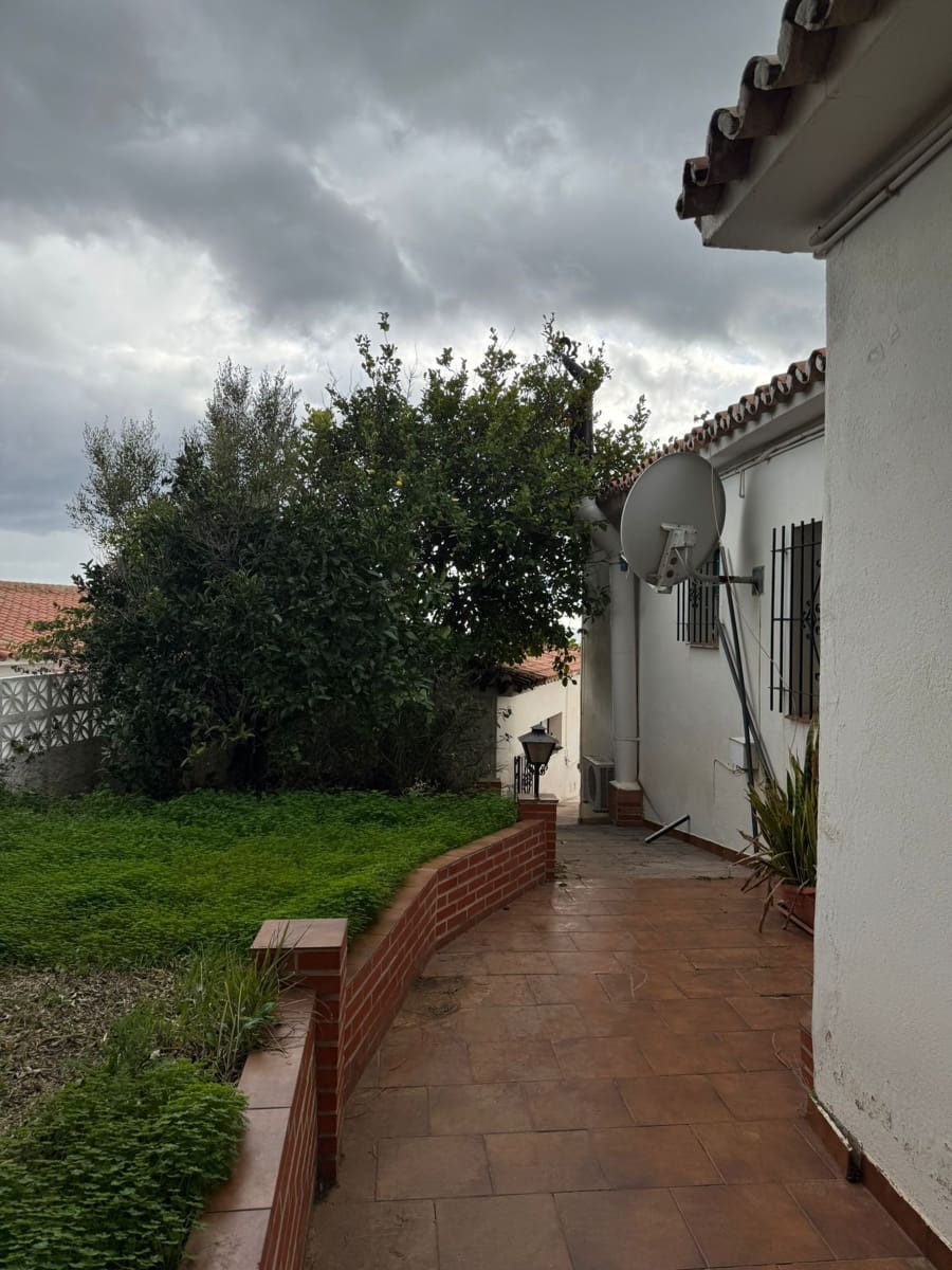 3 slaapkamer Villa te koop in Fuengirola met zwembad - € 590.000 (Ref: 9438816)