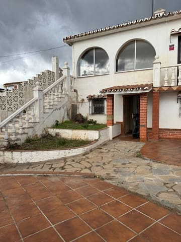 3 slaapkamer Villa te koop in Torreblanca, Fuengirola met zwembad - € 590.000 (Ref: 9438816)