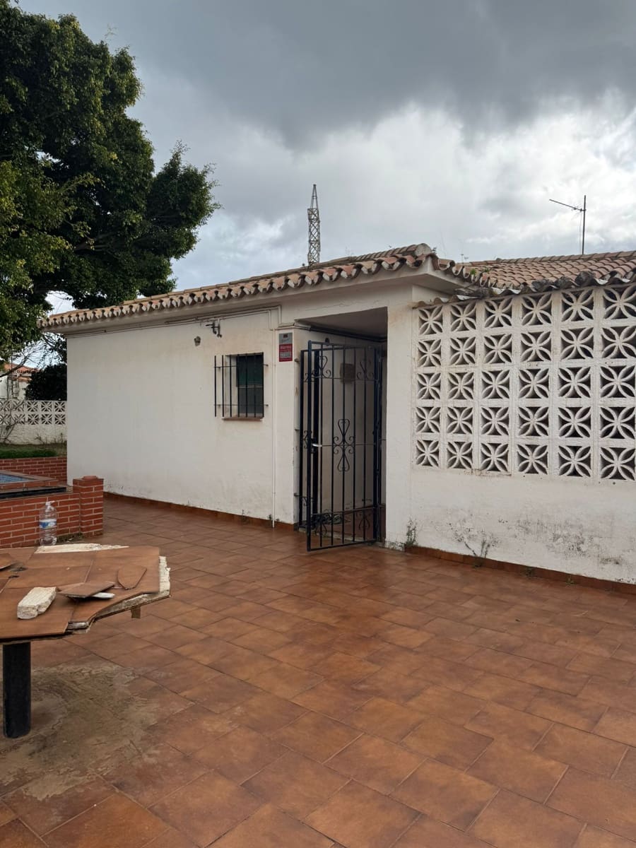 3 slaapkamer Villa te koop in Fuengirola met zwembad - € 590.000 (Ref: 9438816)