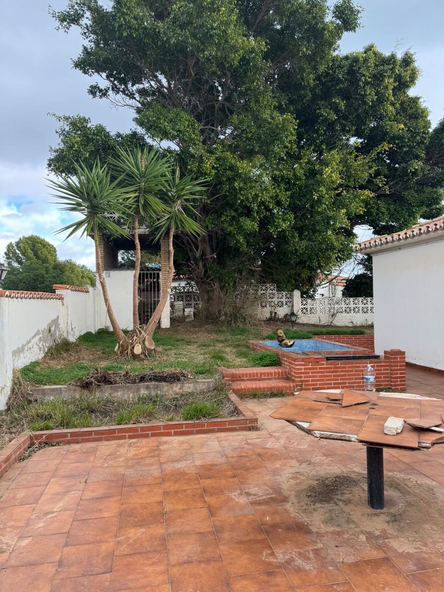 3 slaapkamer Villa te koop in Fuengirola met zwembad - € 590.000 (Ref: 9438816)
