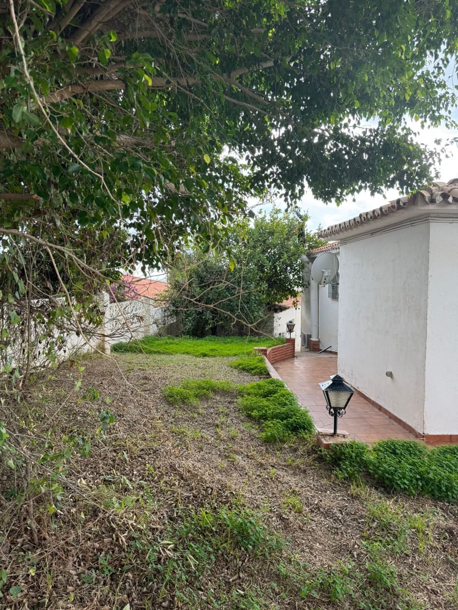 3 slaapkamer Villa te koop in Fuengirola met zwembad - € 590.000 (Ref: 9438816)