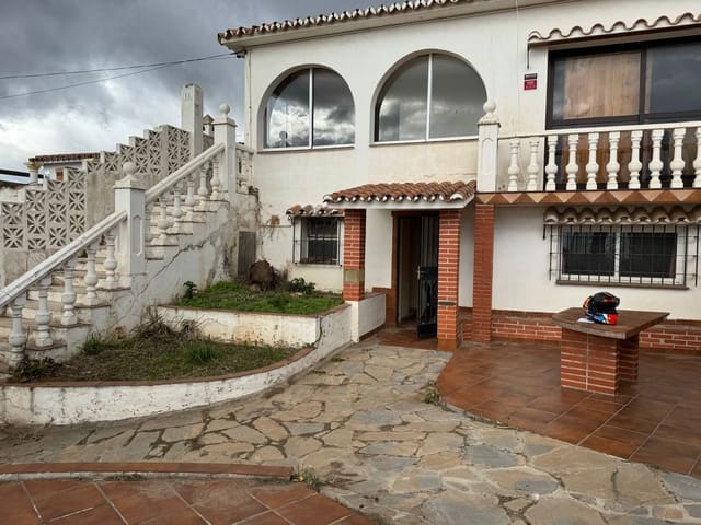 3 slaapkamer Villa te koop in Torreblanca, Fuengirola met zwembad - € 590.000 (Ref: 9438816)