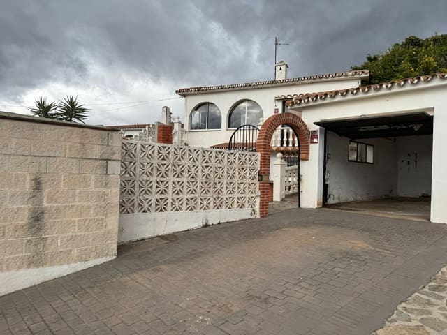 3 slaapkamer Villa te koop in Torreblanca, Fuengirola met zwembad - € 590.000 (Ref: 9438816)