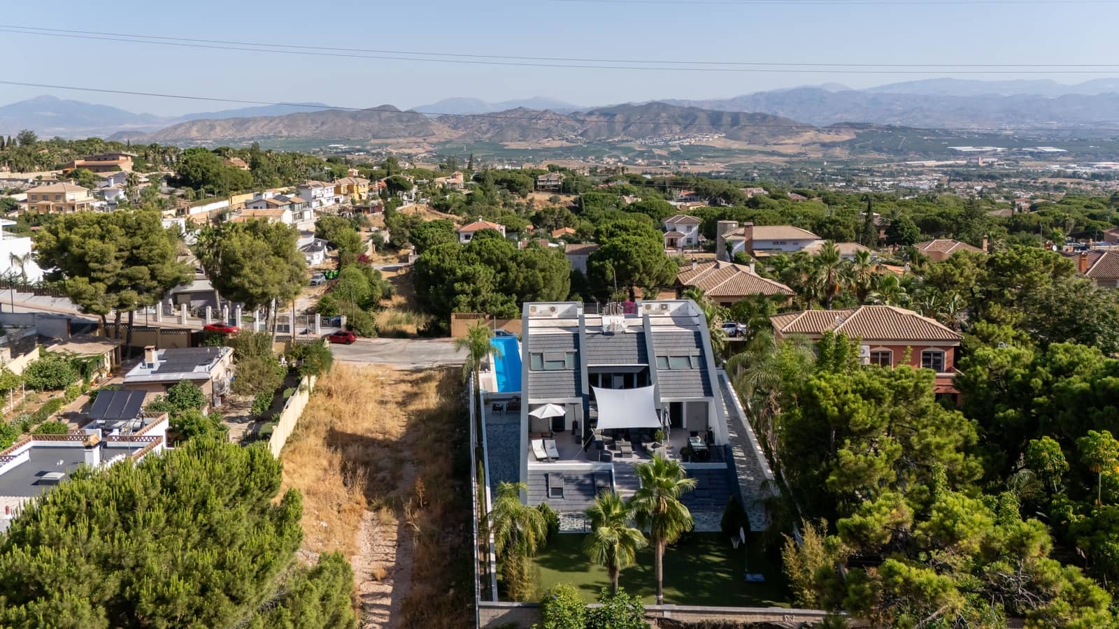 5 bedroom Villa for sale in Alhaurin de la Torre with pool - € 960,000 (Ref: 9447281)