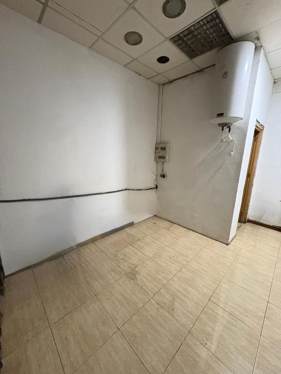 Commercial for rent in Fuengirola - € 950 (Ref: 9449937)