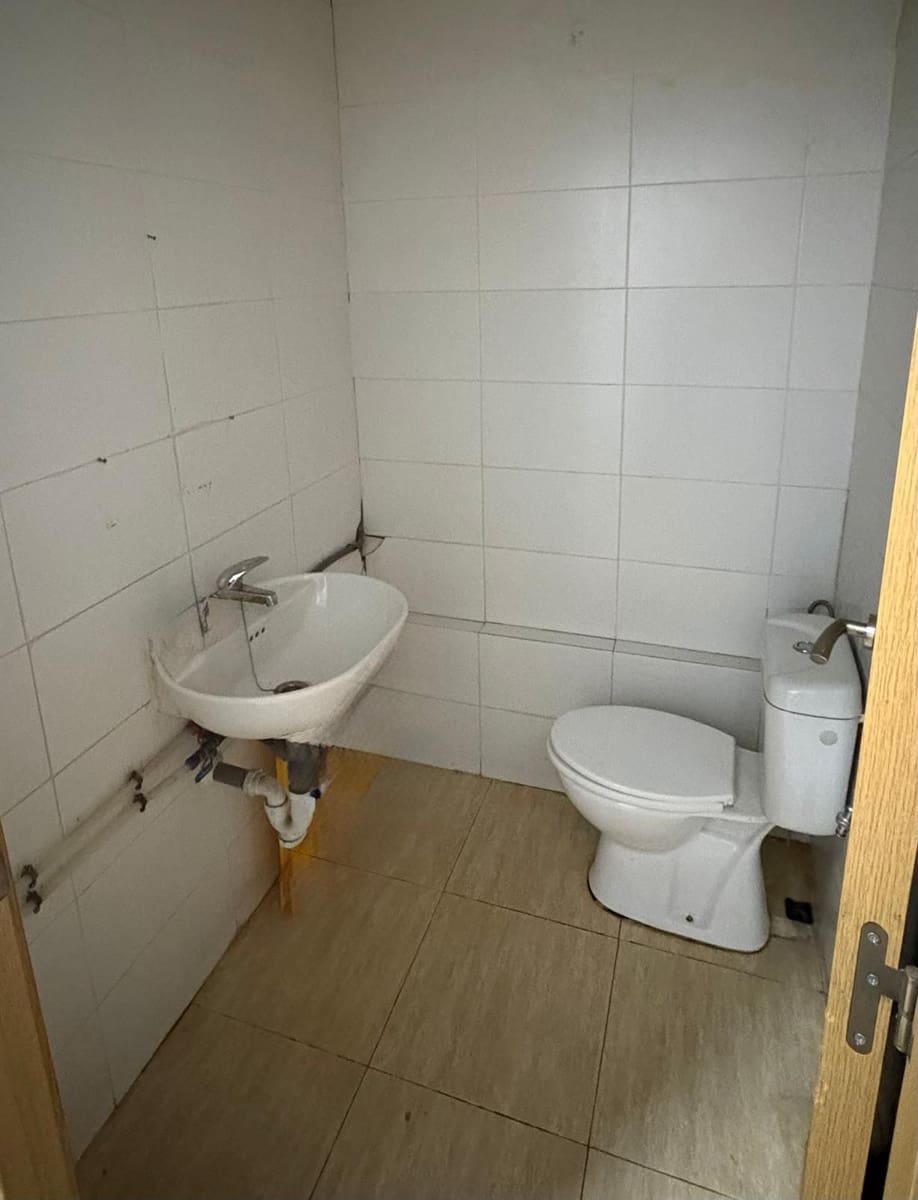 Commercial for rent in Fuengirola - € 950 (Ref: 9449937)