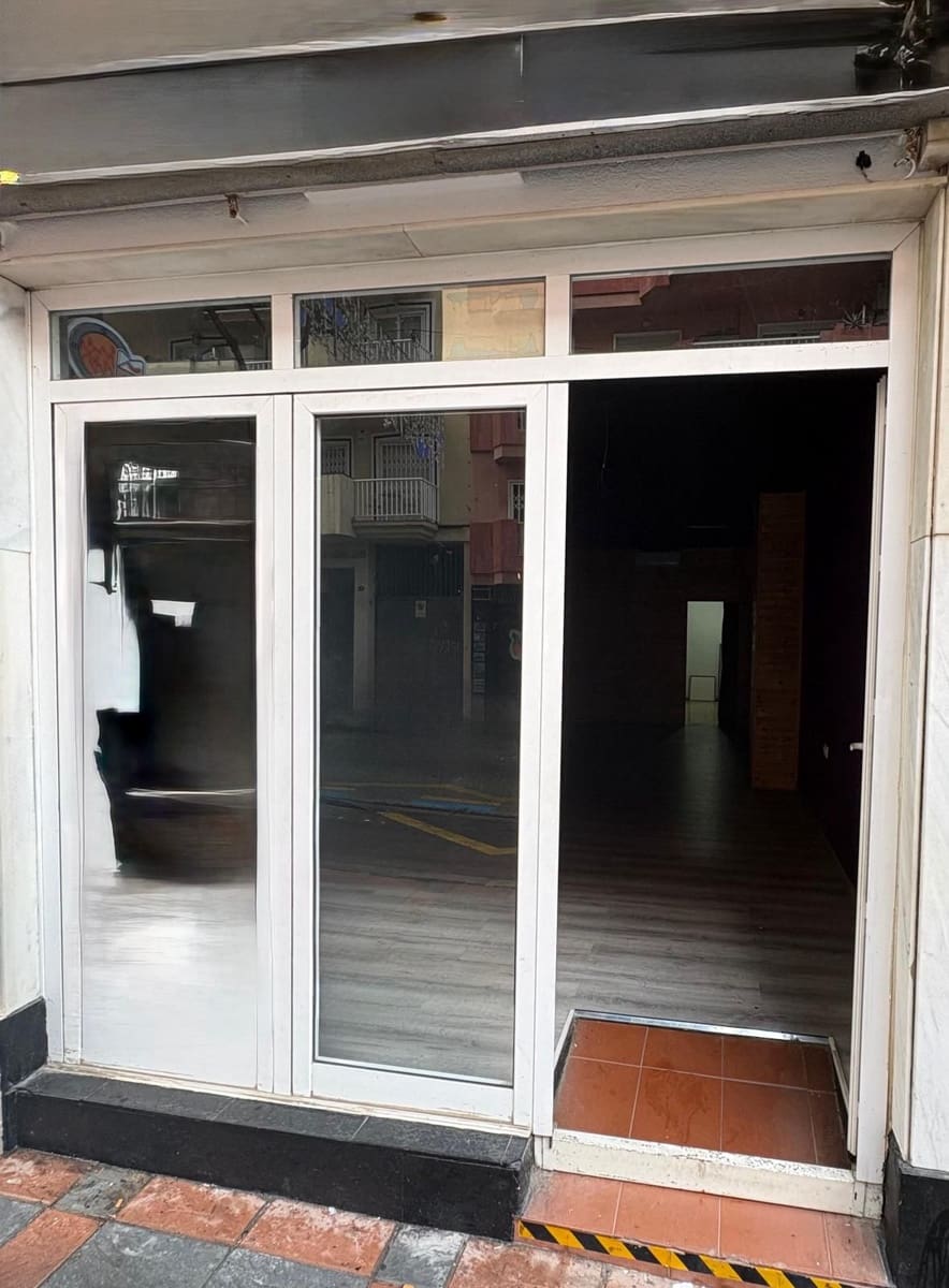 Commercial for rent in Fuengirola - € 950 (Ref: 9449937)
