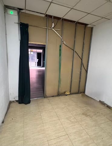 Commercial for rent in Centro ciudad, Fuengirola - € 950 (Ref: 9449937)