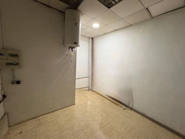 Commercial for rent in Centro ciudad, Fuengirola - € 950 (Ref: 9449937)