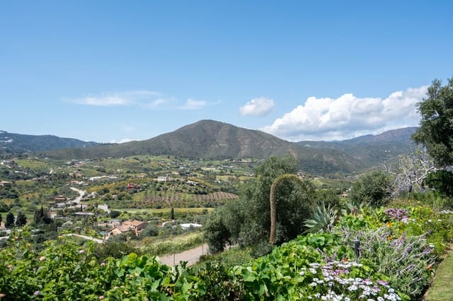 4 bedroom Villa for sale in Mijas Costa, Mijas with pool - € 1,650,000 (Ref: 9452417)