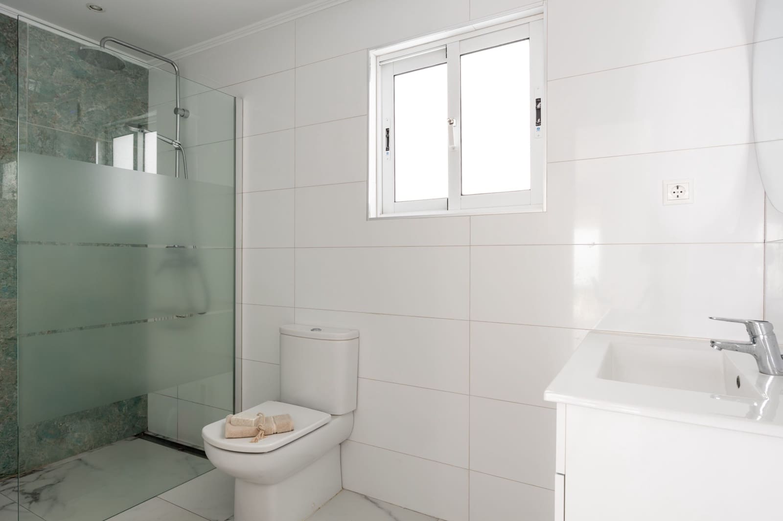 5 soveværelse Byhus til salg i Mijas Costa med swimmingpool - € 1.425.000 (Ref: 9453533)